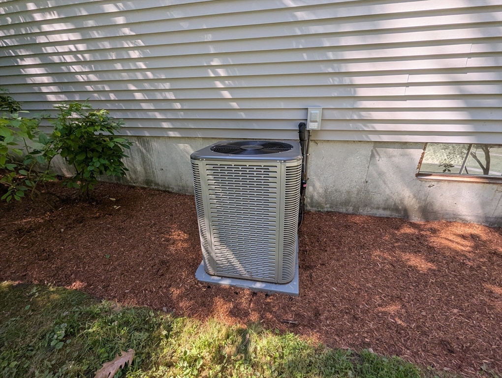 Franklin, Massachusetts 02038, United States, 4 Bedrooms Bedrooms, ,3 BathroomsBathrooms,Residential,Pending,202597