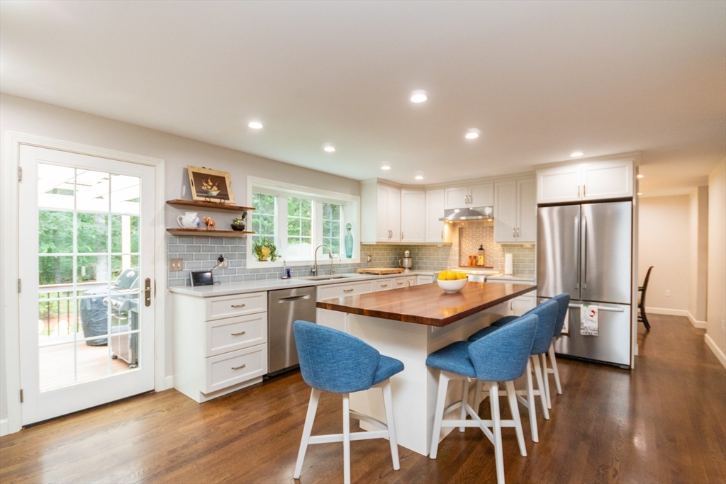 Franklin, Massachusetts 02038, United States, 4 Bedrooms Bedrooms, ,3 BathroomsBathrooms,Residential,Pending,202597