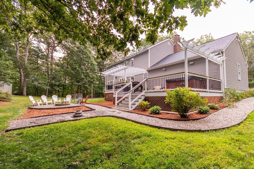 Franklin, Massachusetts 02038, United States, 4 Bedrooms Bedrooms, ,3 BathroomsBathrooms,Residential,Pending,202597