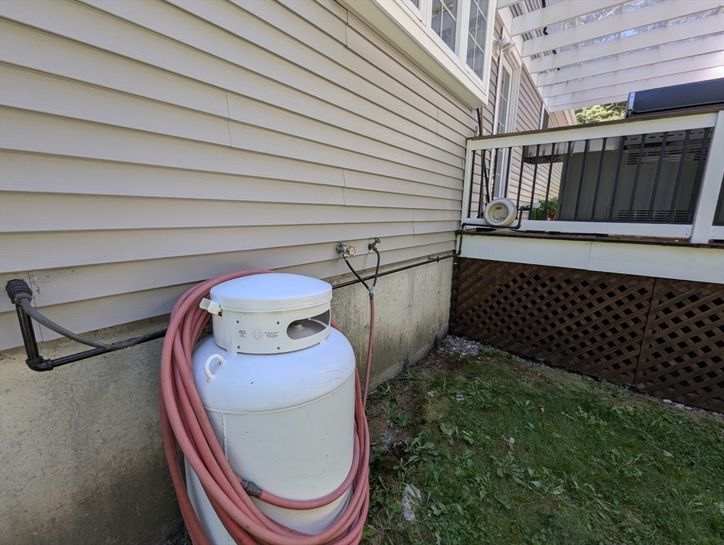 Franklin, Massachusetts 02038, United States, 4 Bedrooms Bedrooms, ,3 BathroomsBathrooms,Residential,Pending,202597