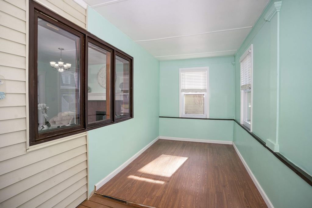 43 Ellington Rd