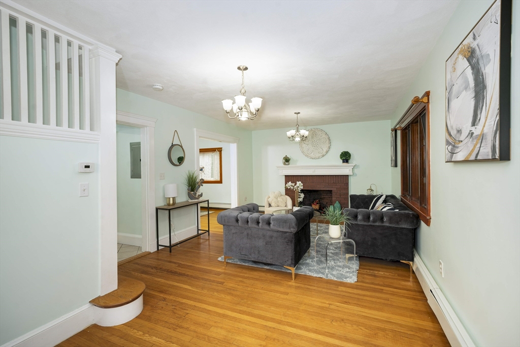43 Ellington Rd