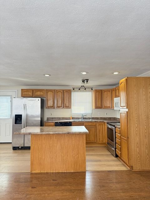 33 N Sullivan Rd 1 Charlton MA 01507