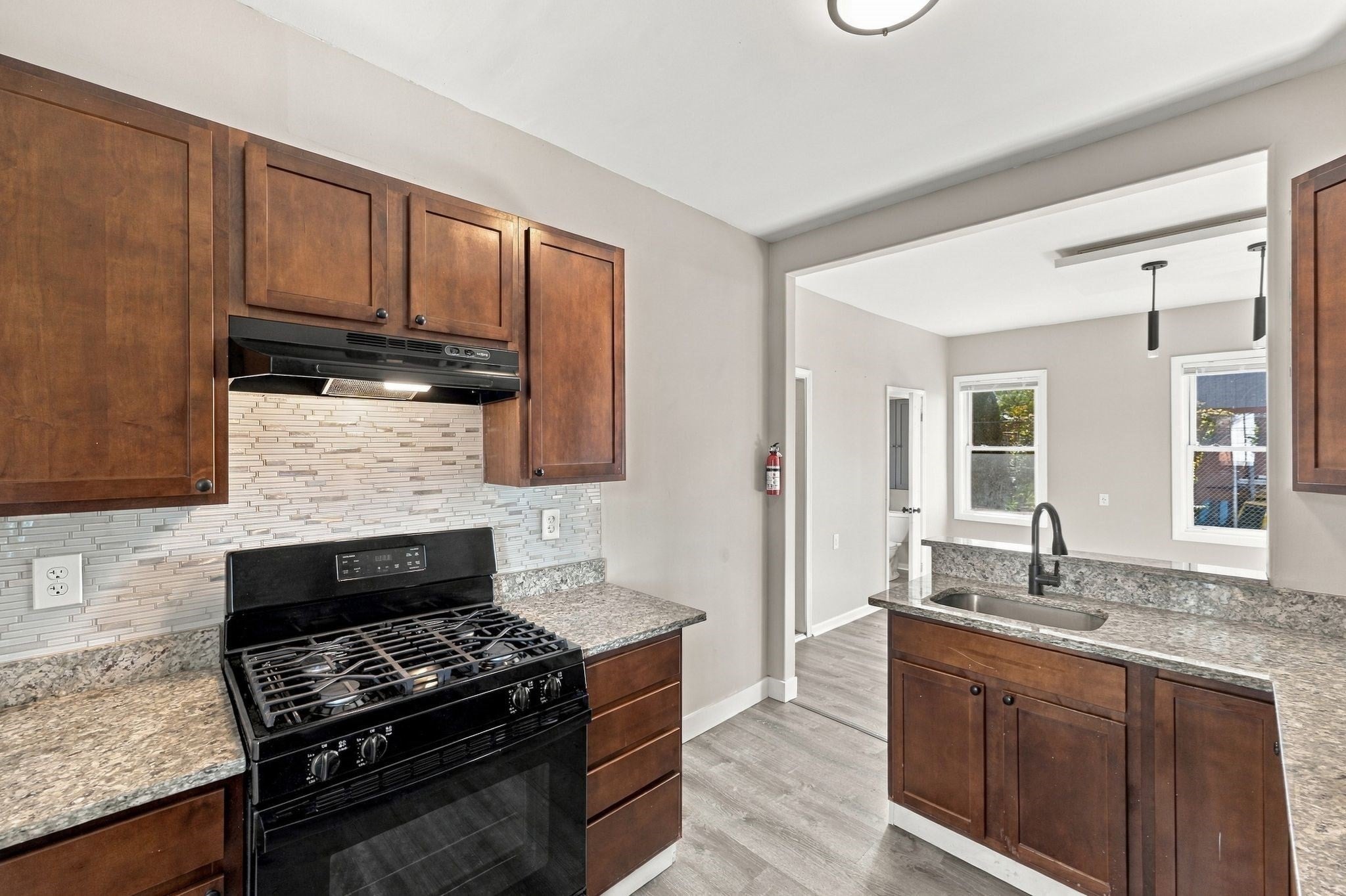 19 Lowell Ave, West Springfield, MA Photo #8