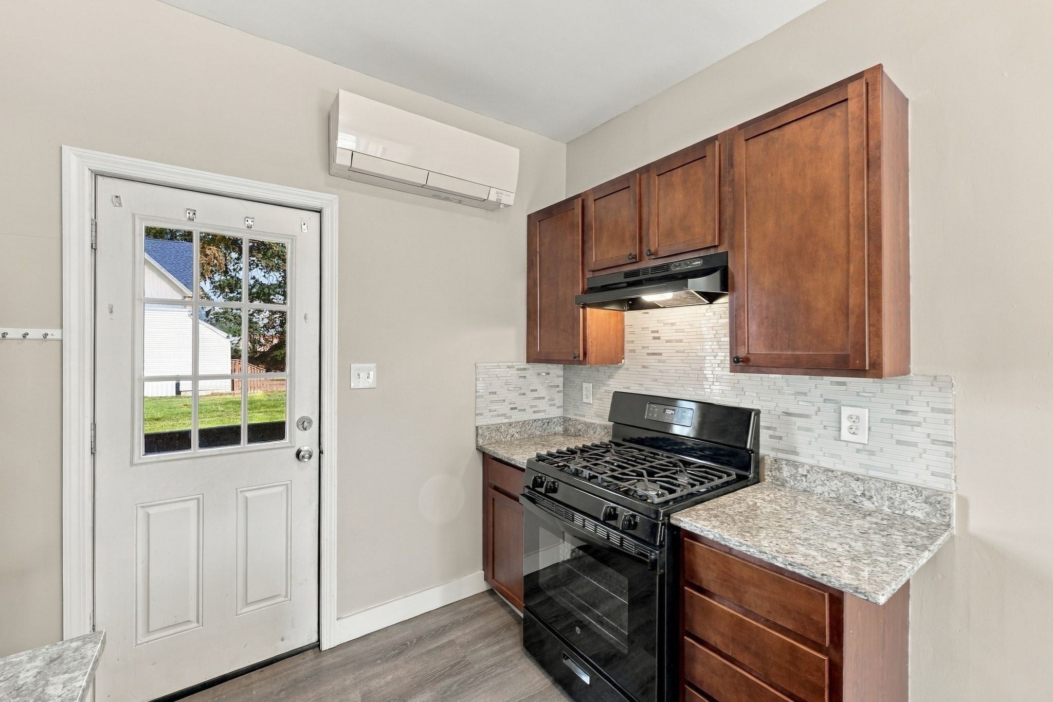 19 Lowell Ave, West Springfield, MA Photo #9