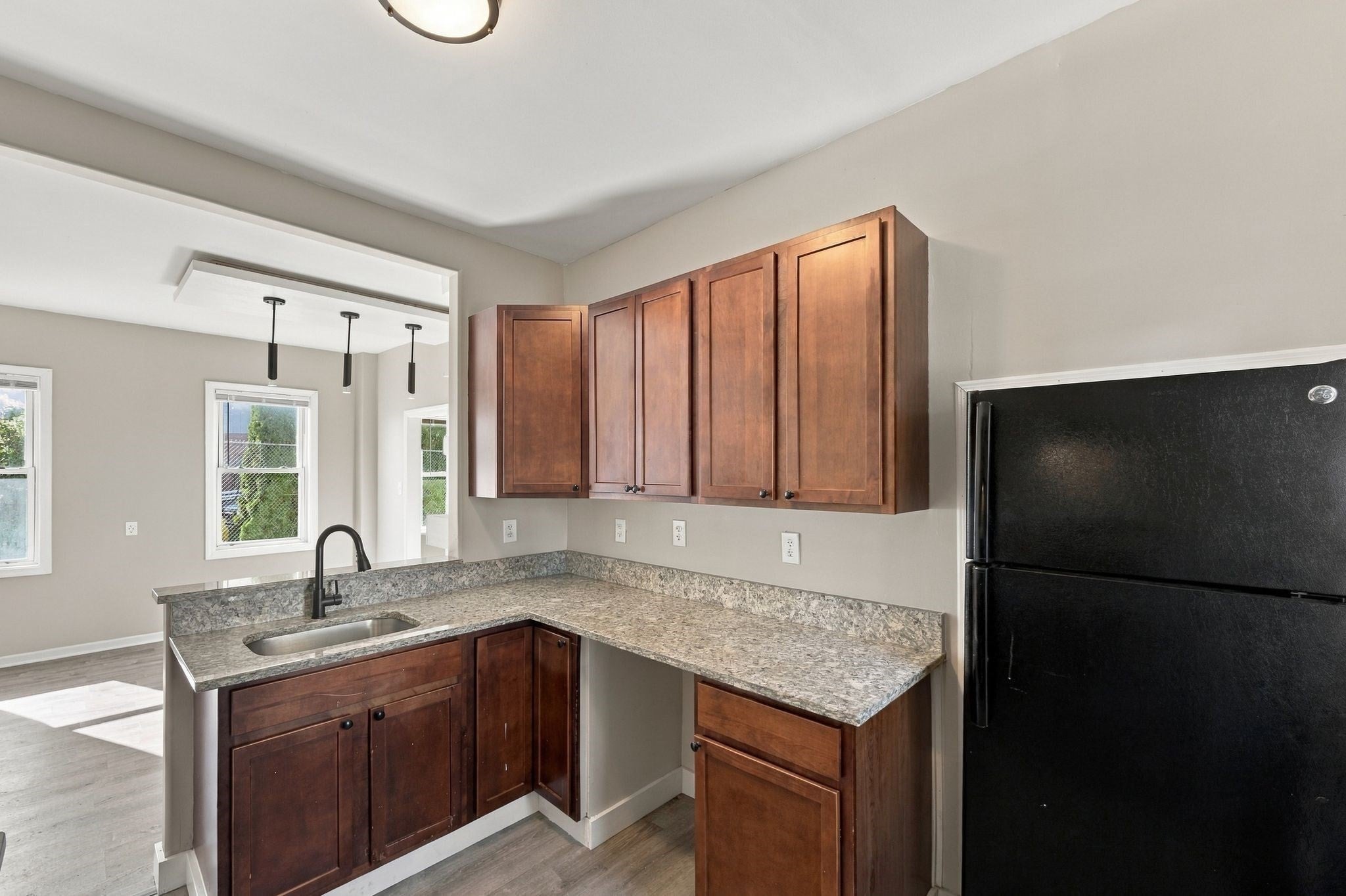 19 Lowell Ave, West Springfield, MA Photo #7