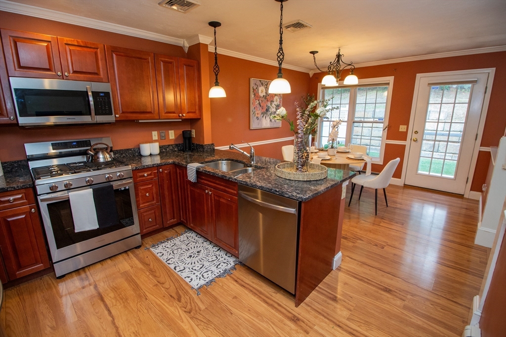 6 Sycamore Dr 6