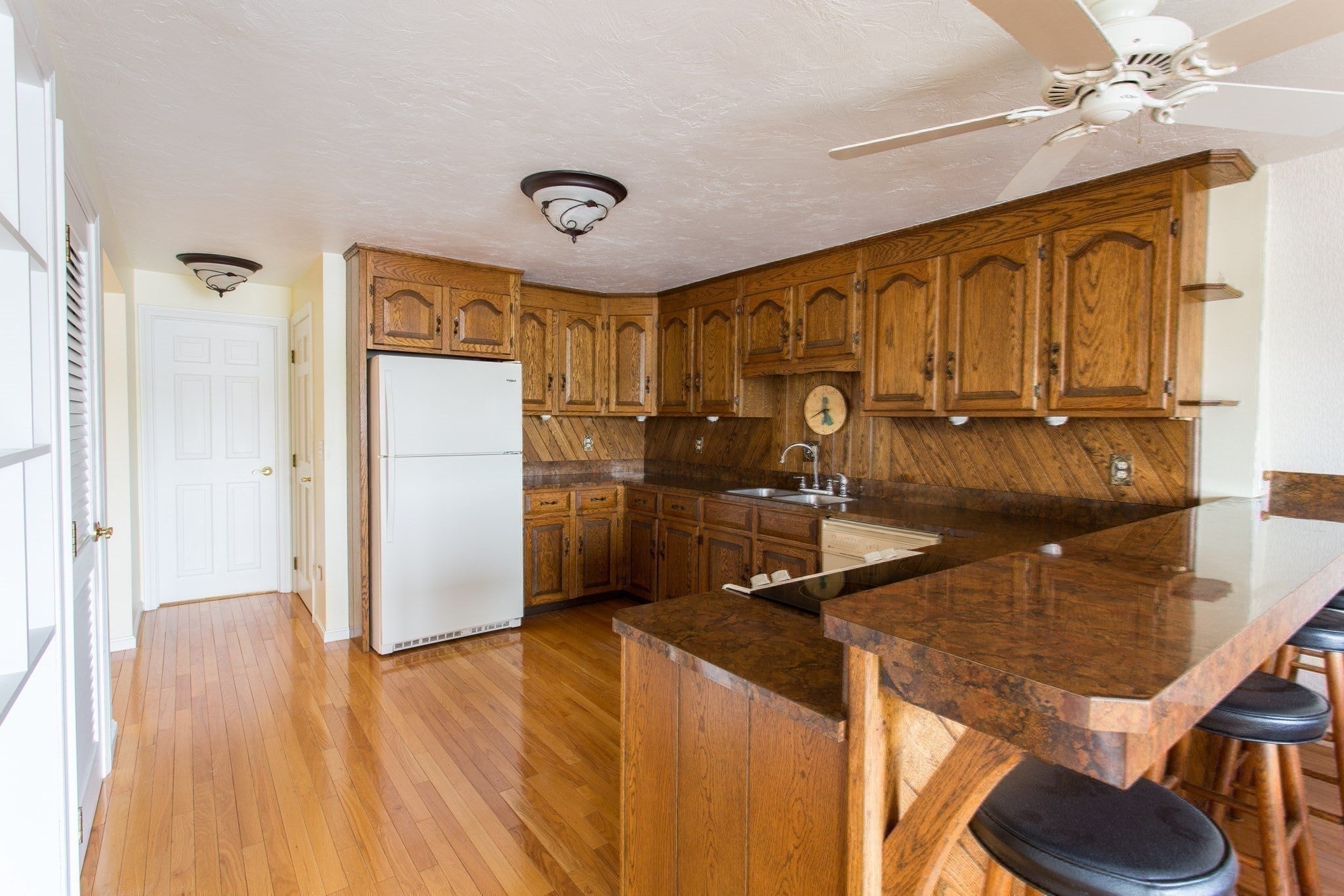 21-22 Beach Drive, West Brookfield, MA, 21-22 Beach Drive, West Brookfield, MA Photo #3