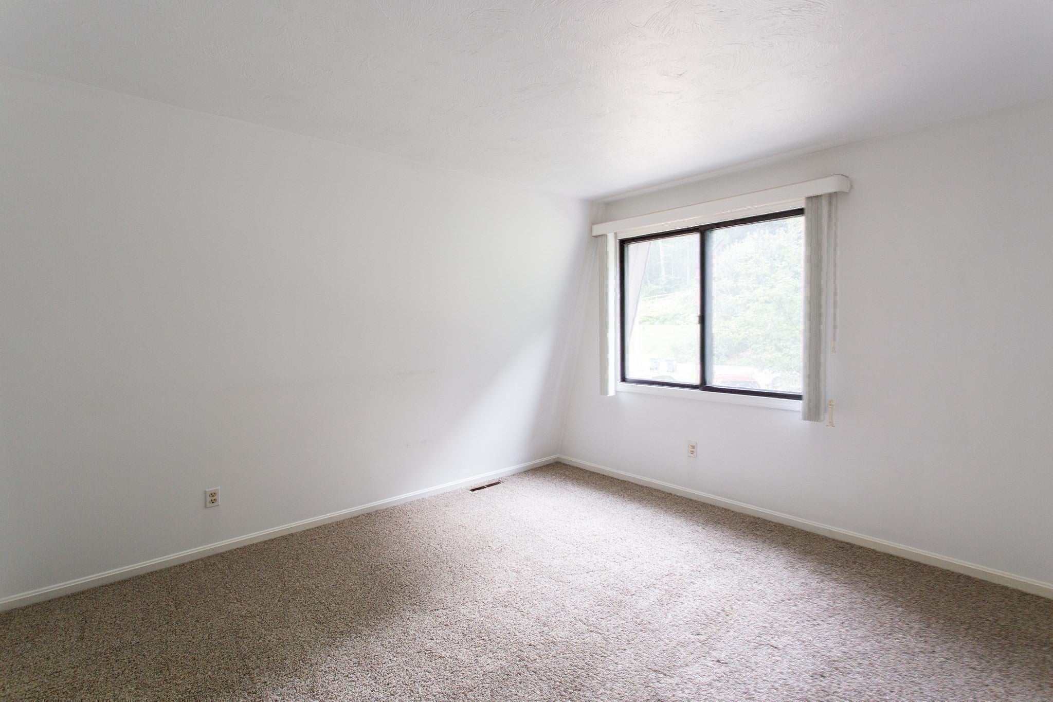 21-22 Beach Drive, West Brookfield, MA, 21-22 Beach Drive, West Brookfield, MA Photo #16