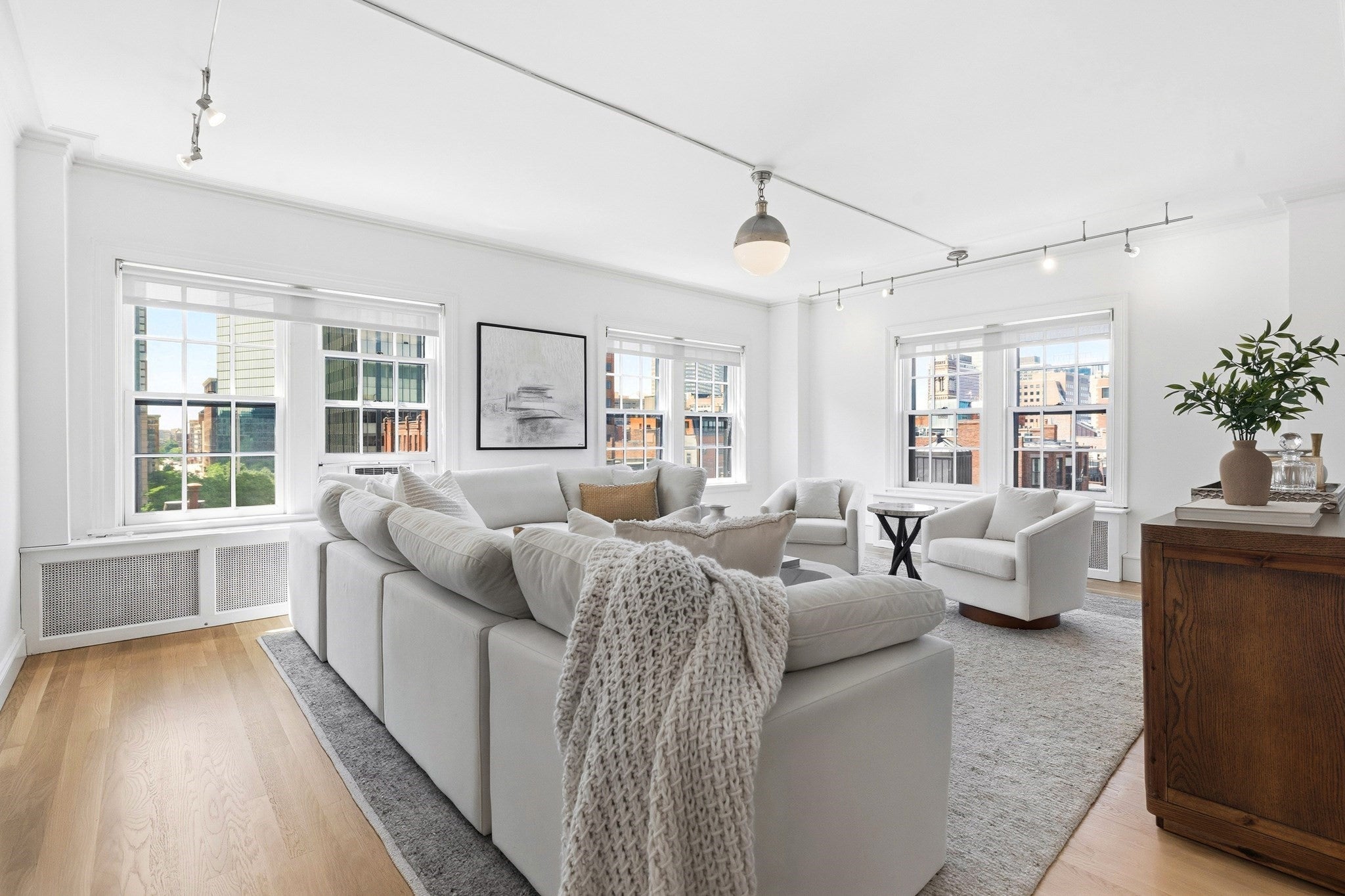 90 Commonwealth Ave 22, Boston MA 02116