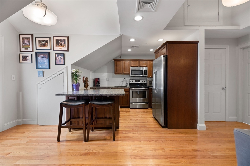110 Chelsea St 3