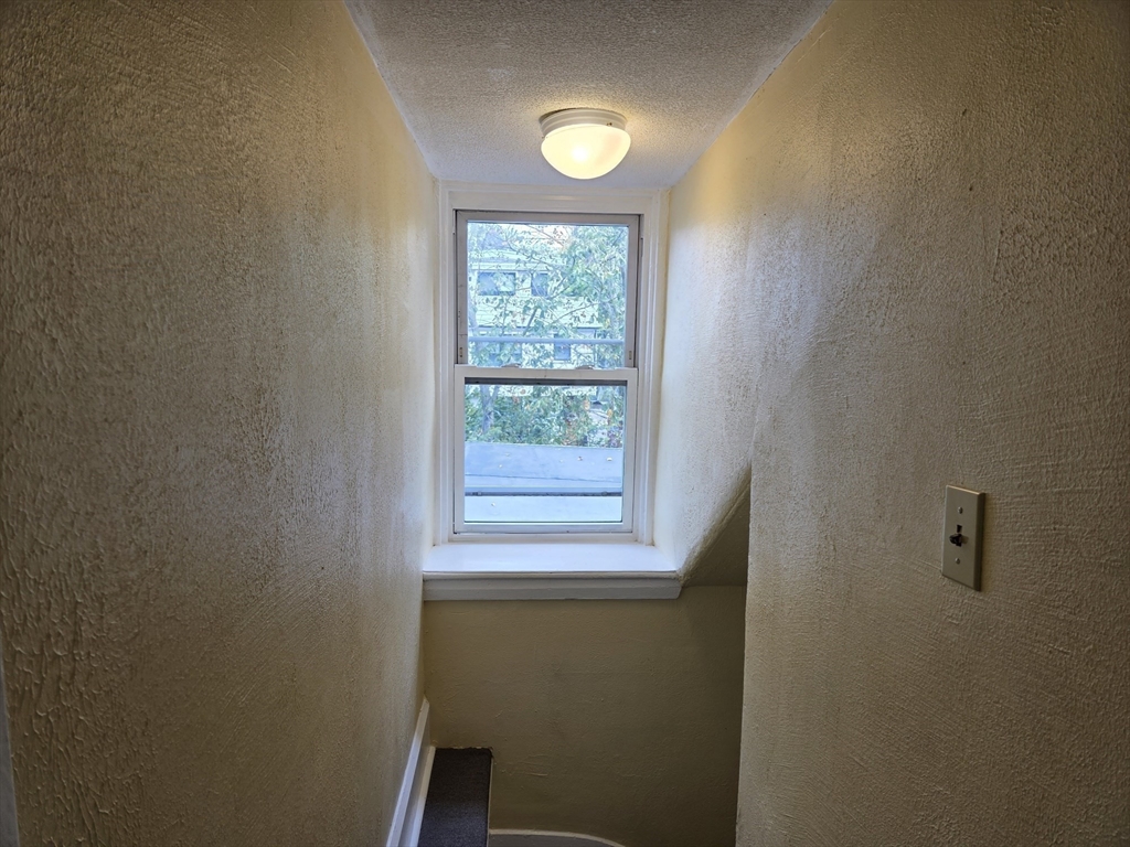 Cambridge, Massachusetts 02139, United States, 3 Bedrooms Bedrooms, ,1 BathroomBathrooms,Residential,Active,210103