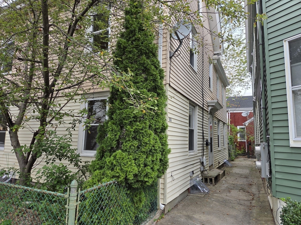 Cambridge, Massachusetts 02139, United States, 3 Bedrooms Bedrooms, ,1 BathroomBathrooms,Residential,Active,210103