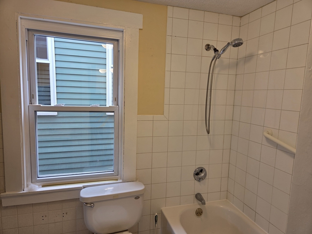 Cambridge, Massachusetts 02139, United States, 3 Bedrooms Bedrooms, ,1 BathroomBathrooms,Residential,Active,210103