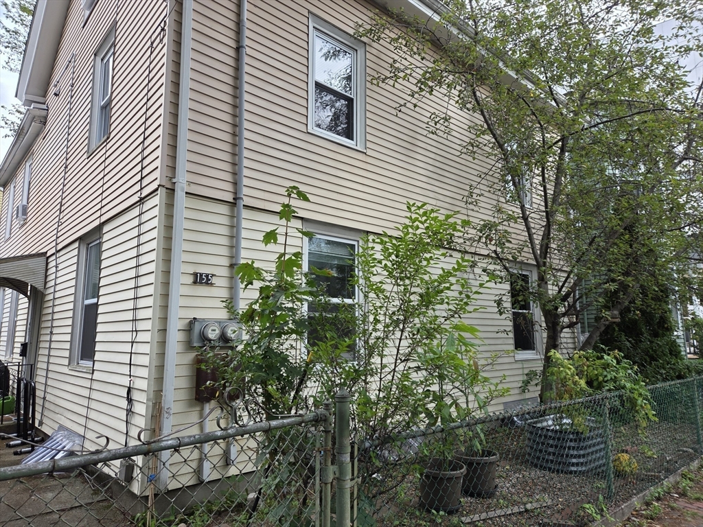 Cambridge, Massachusetts 02139, United States, 3 Bedrooms Bedrooms, ,1 BathroomBathrooms,Residential,Active,210103