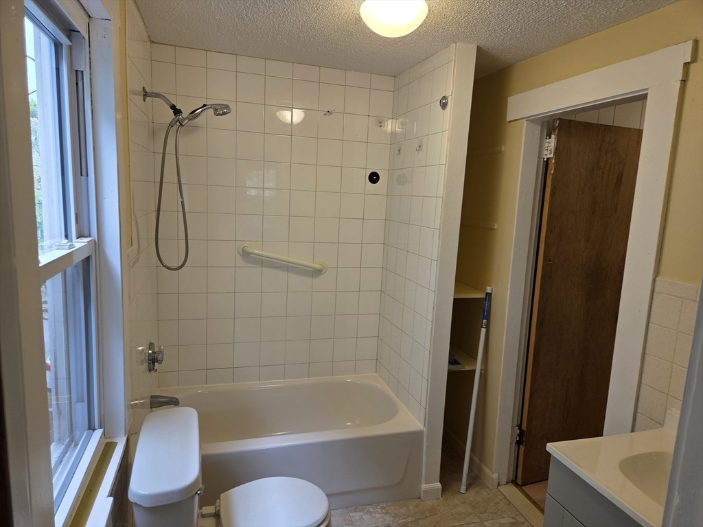 Cambridge, Massachusetts 02139, United States, 3 Bedrooms Bedrooms, ,1 BathroomBathrooms,Residential,Active,210103