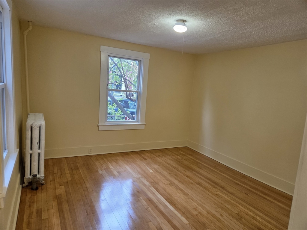 Cambridge, Massachusetts 02139, United States, 3 Bedrooms Bedrooms, ,1 BathroomBathrooms,Residential,Active,210103