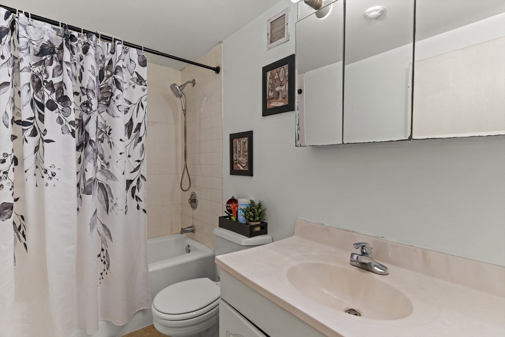 175 Quincy Shore Dr #B66, Quincy, MA Photo #19
