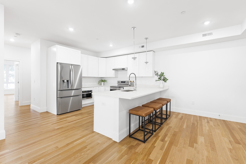 272 Lincoln Street 102