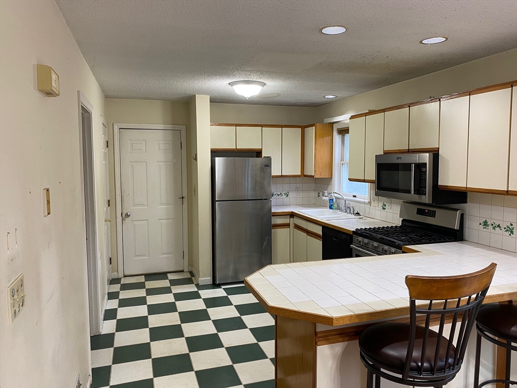 14 Plain Rd E B
