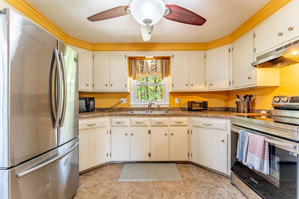34 Oakhill Ave, Attleboro, MA Photo #4
