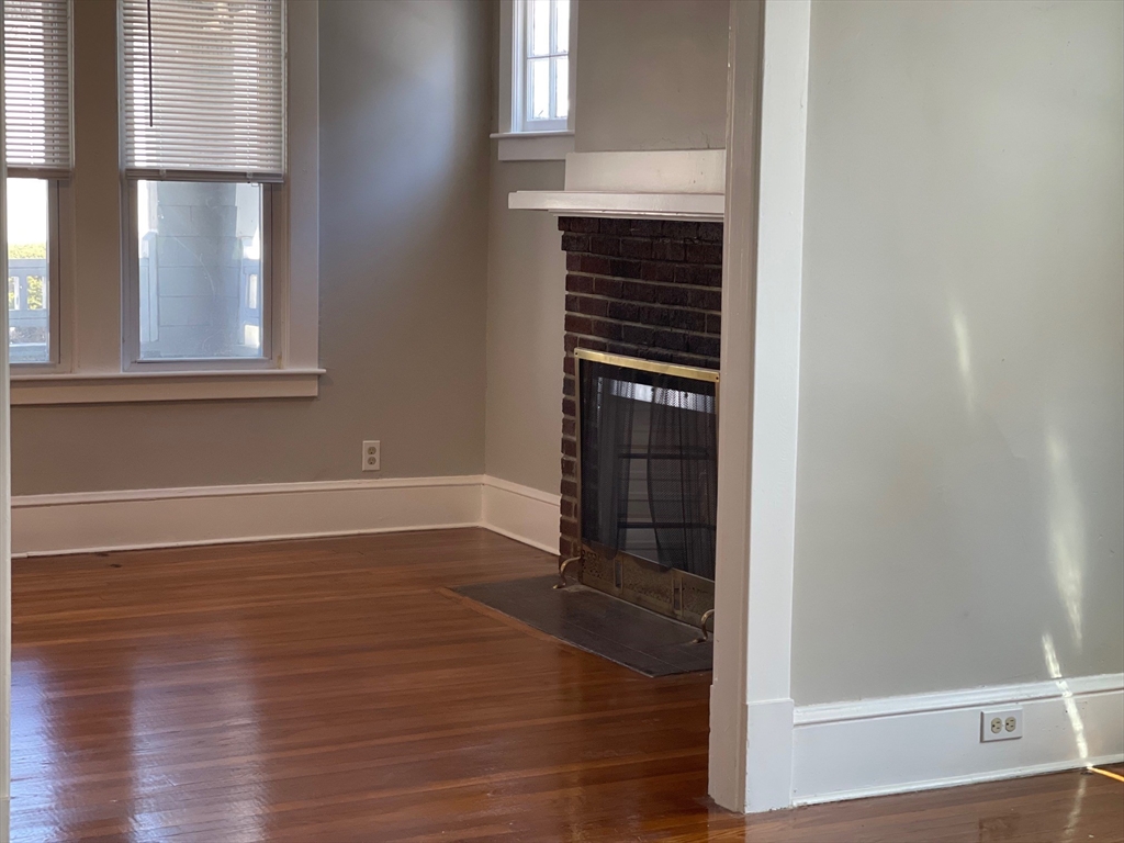 910-912 Belmont Ave