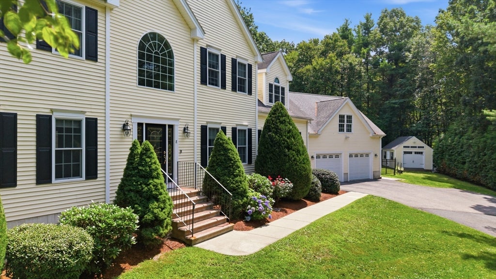 8 Karen Ln, Milford, MA, 8 Karen Ln, Milford, MA Photo #2