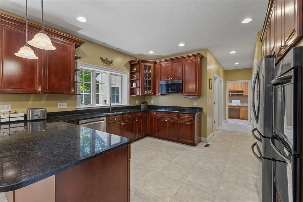 8 Karen Ln, Milford, MA, 8 Karen Ln, Milford, MA Photo #6