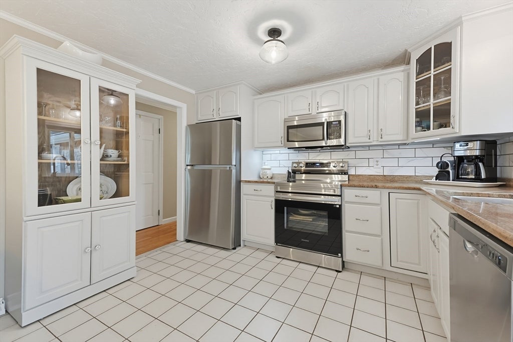 41 Myrtle St, Rockland, MA Photo #9