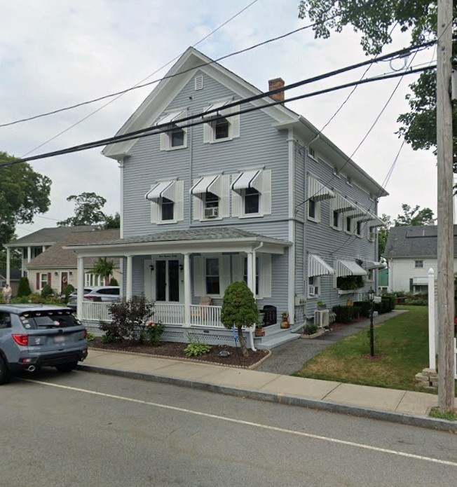 Click for 320 High ST #1, Somerset, MA slideshow Click for 320 High ST #1, Somerset, MA slideshow