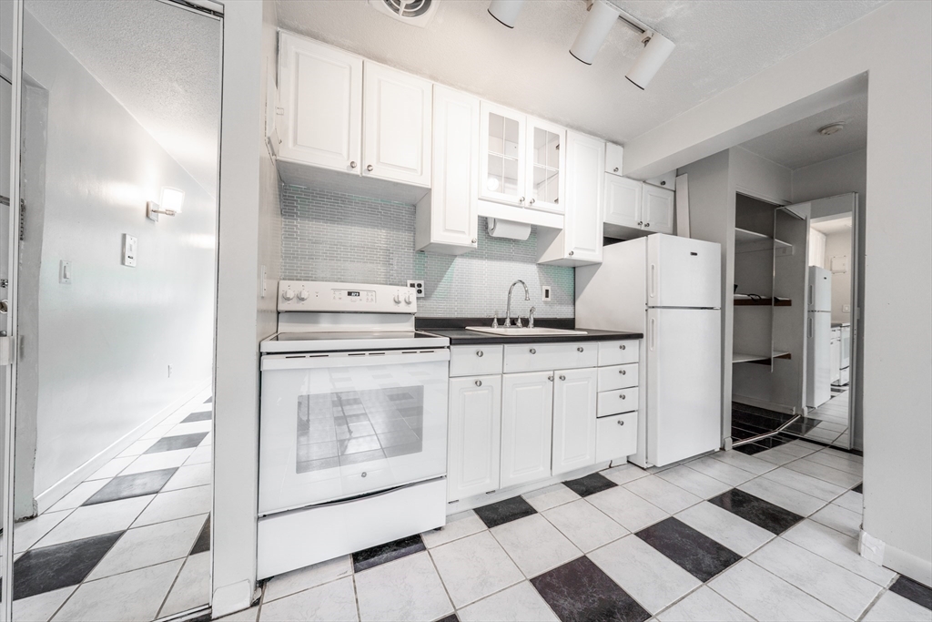 10 Colonial Village Dr 2