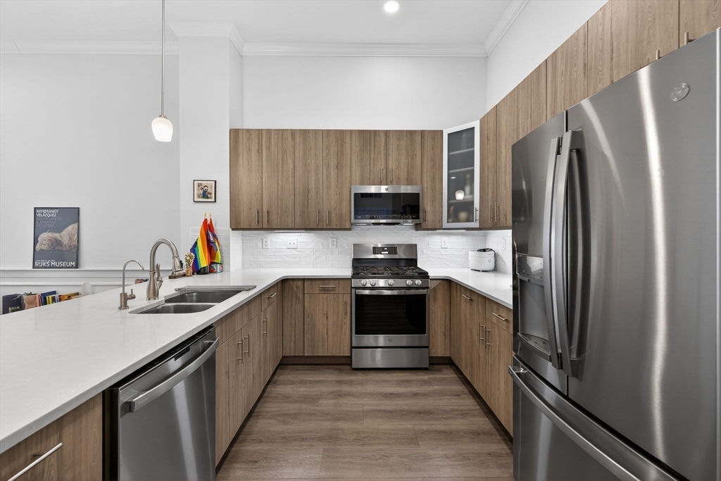 320 Middlesex Ave C405