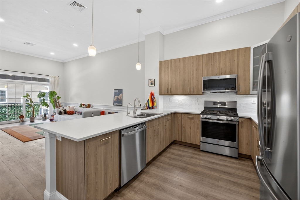 320 Middlesex Ave C405