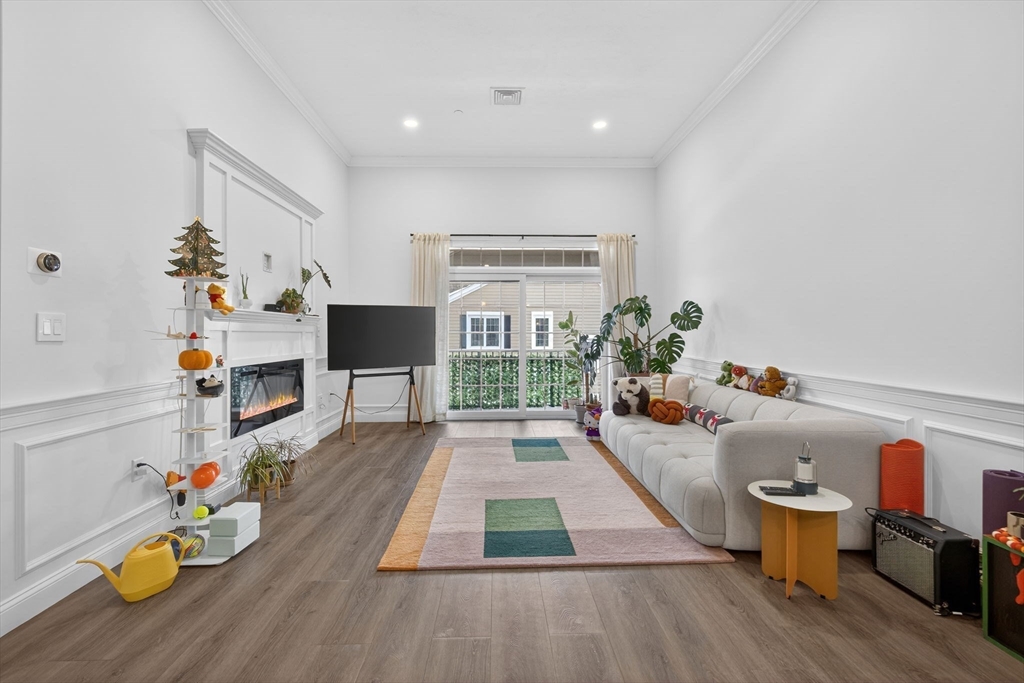 320 Middlesex Ave C405