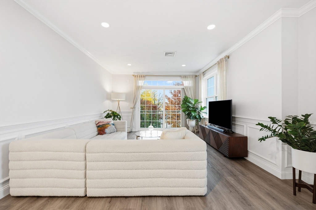 320 Middlesex Ave A207