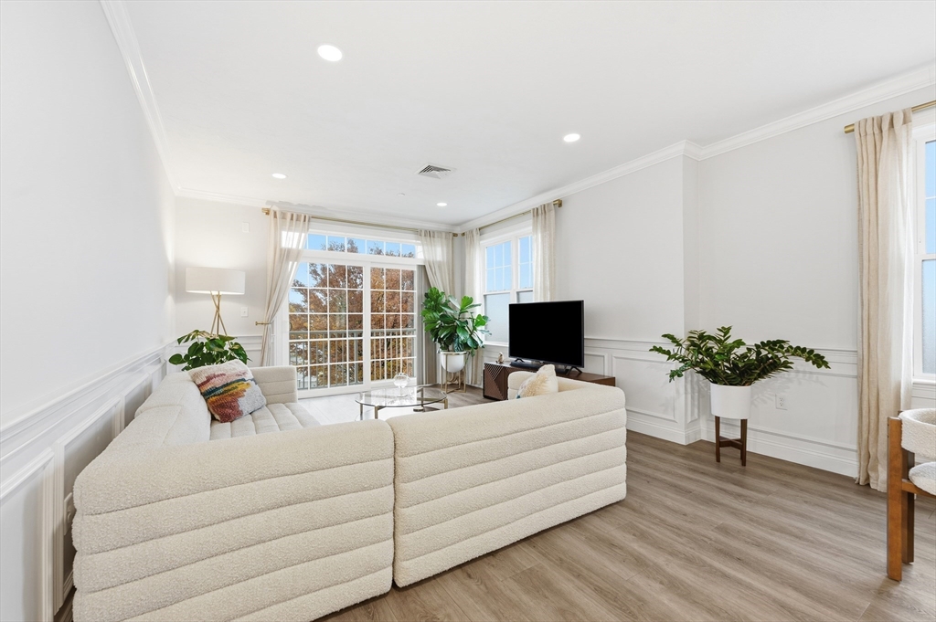 320 Middlesex Ave A207