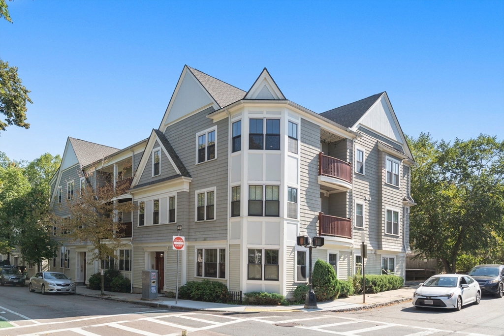 111-121 Green St 301