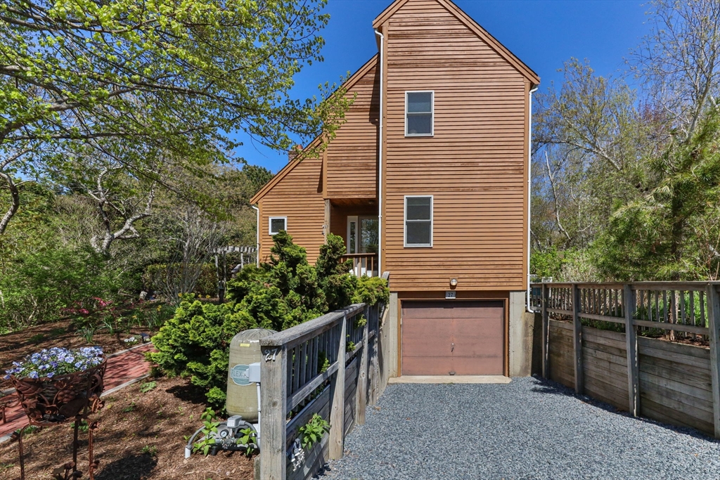 27 Blueberry Avenue