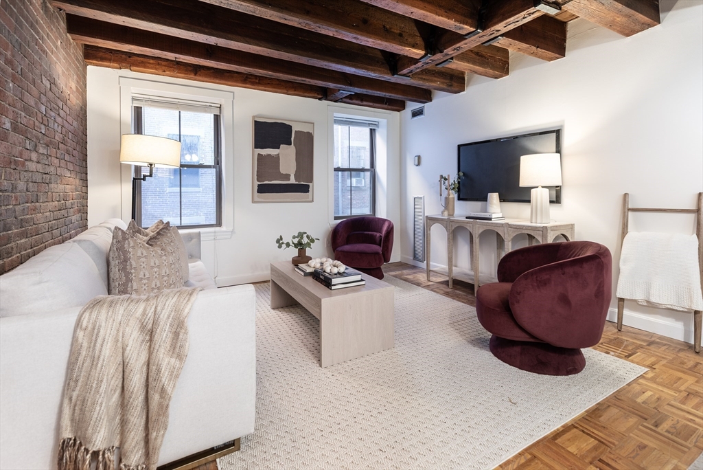 120 Commercial St 3-3