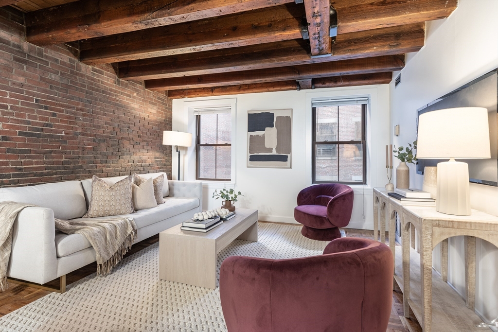 120 Commercial St 3-3