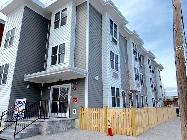 Photo of 208-208A Neponset Valley Pkwy, Boston, MA