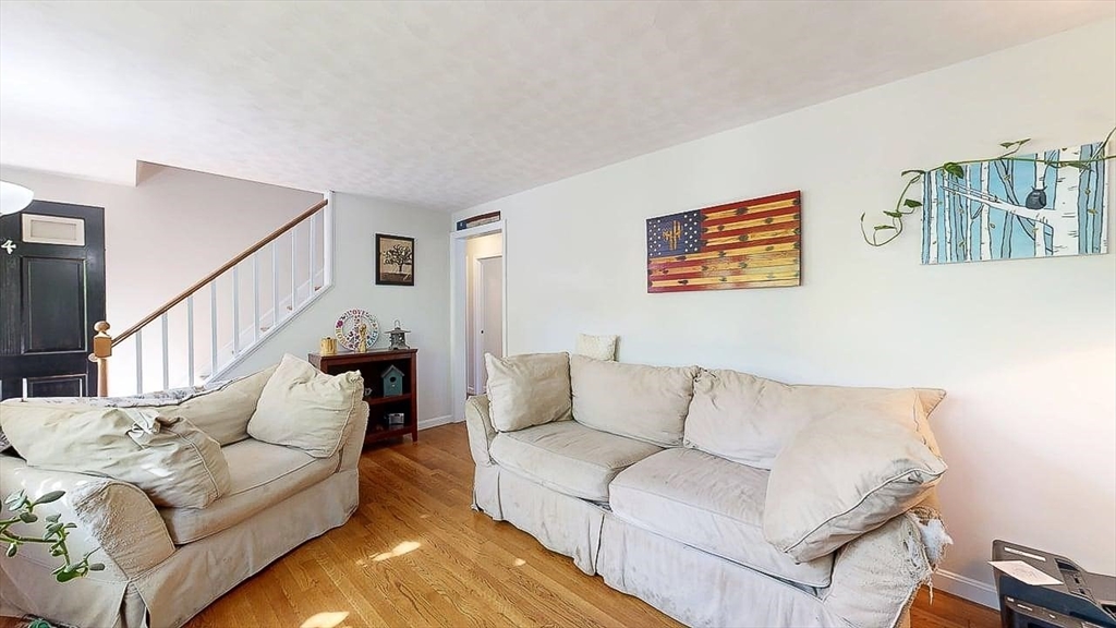 4 Stratton Dr