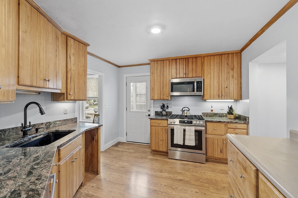 54 Crescent St