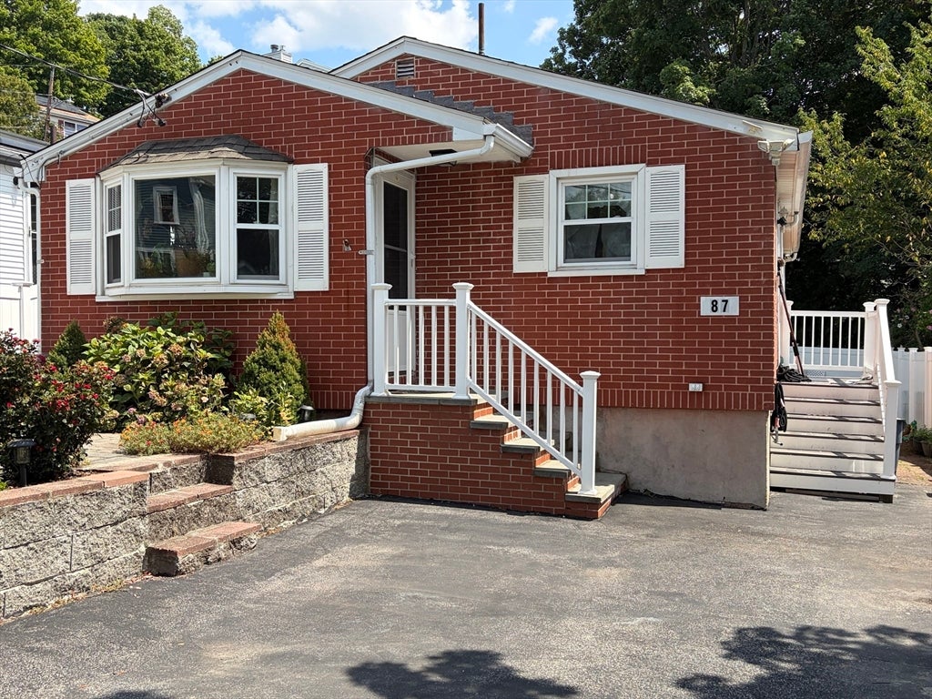 Photo of 87 Pine Hill Cir, Waltham, MA