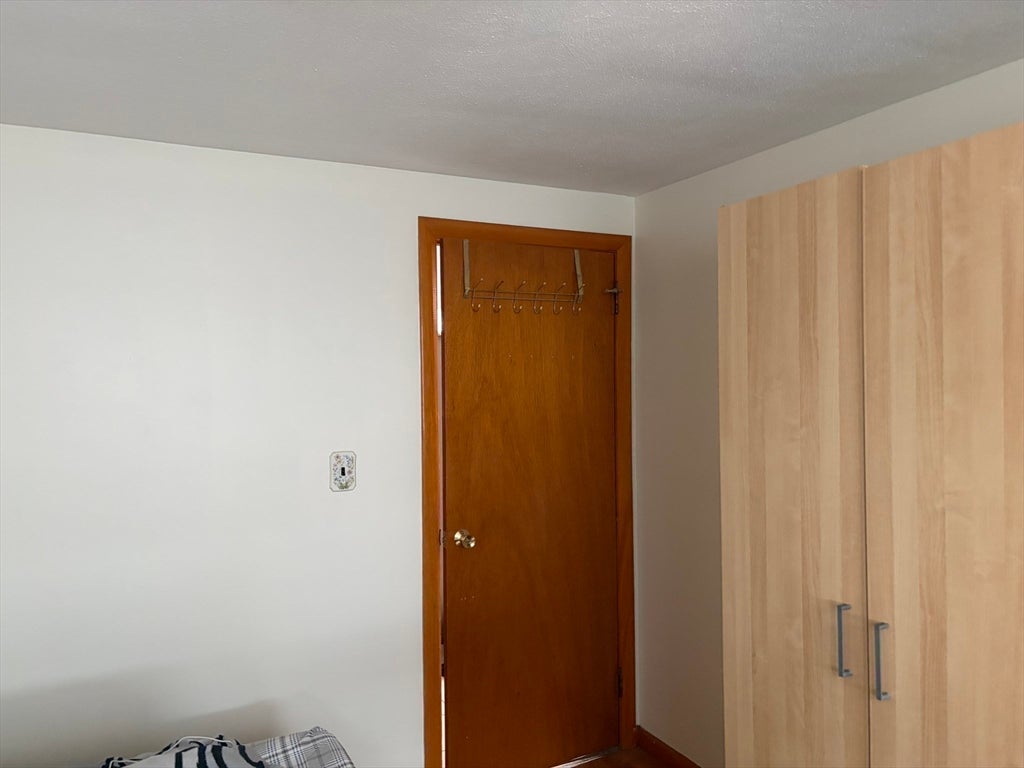 87 Pine Hill Cir, Waltham, MA Photo #9