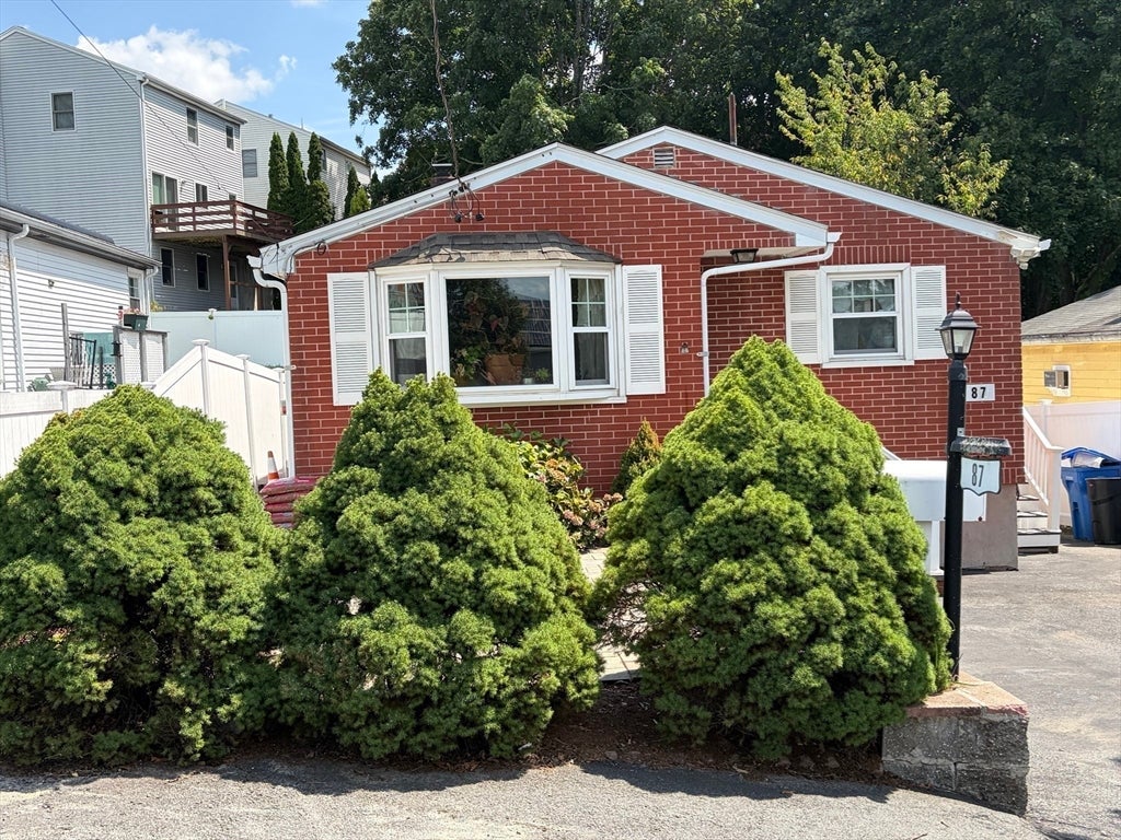 87 Pine Hill Cir, Waltham, MA Photo #12