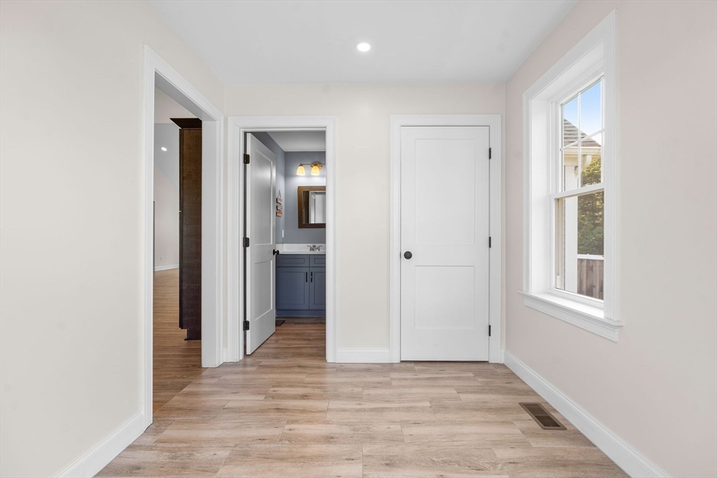 7 Maxwell Lane