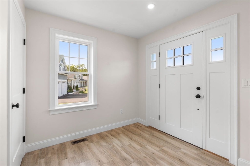 7 Maxwell Lane