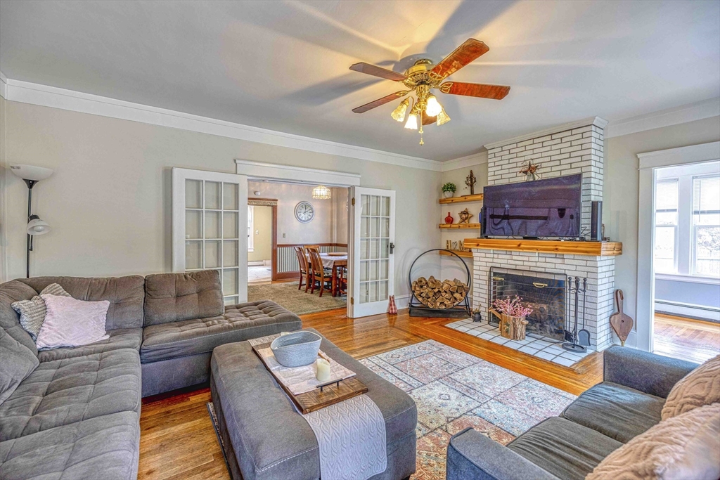 210 Robert St