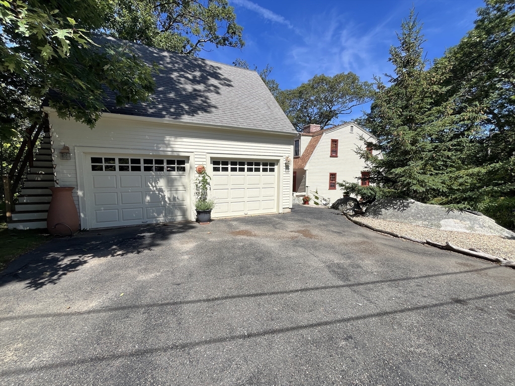 6 Spring Ln